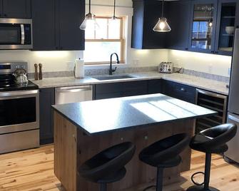 Mountain Bike / Snowmobile / Ski - East Burke - Kitchen