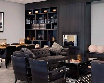 Modern Living Spaces Designed for Comfort and Convenience! Airport Access! - Rotterdam - Lounge