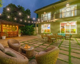 Locomo Boutique, Morjim- Cozy tropical stay, near beach - Morjim - Patio