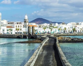 Hostal San Ginés - Arrecife - Outdoors view