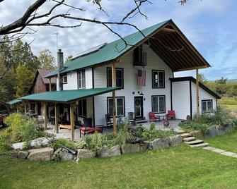 Cozy 2 bed 2 bath apt. with porch, peaceful Riverfront in the NW Catskill area - Bainbridge - Building