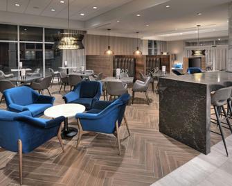 Courtyard by Marriott Burlington - Burlington - Lounge