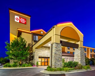 Best Western Plus Woodland Hills Hotel & Suites - Tulsa - Bâtiment