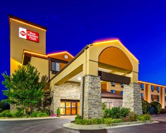 Best Western Plus Woodland Hills Hotel & Suites - טולסה - בניין