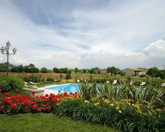 Holiday apartment Bedizzole for 2 - 3 persons with 2 bedrooms - Farmhouse - Bedizzole - Piscina