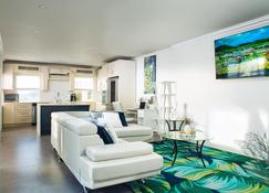 La Vue de Basseterre - Luxury in Bird Rock - Basseterre - Living room