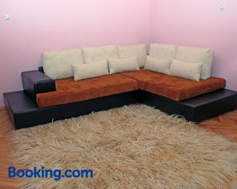 Park City Garden Apartment - Pasardschik - Wohnzimmer