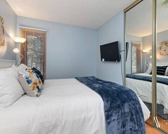 Nature's Serenity | Golfer's dream | Peaceful - Radium Hot Springs - Bedroom