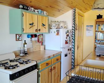 Charming 2-bedroom cabin in Crestone - Crestone - Cocina