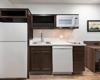 WoodSpring Suites Petersburg near Fort Lee - Petersburg - Kitchen