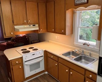 Private midtown getaway 10 mins from Downtown & Wrightsville Beach. - Wilmington - Cuisine