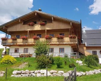Holiday Apartment Almstuberl - Bernbeuren - Edificio