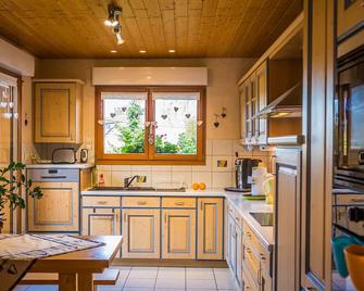 Chalet Edelweiss15 Personnes 175m² 5 Chambres Balcon Terrasse Jacuzzi Sauna - Sarreguemines - Cuisine