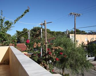 Mandola Studios Beachside - Skala Beach (Blue Studio) - Skala - Balcony