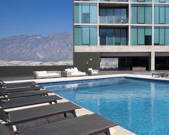 Elegant Apartment w/Stunning Mountain Views & Pool - Santa Catarina - Alberca