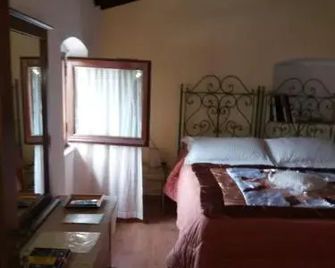 Le Travi - Sarzana - Chambre
