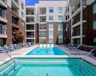 Luxury Apt 6th floor - King Bed Gym Prkg Pool NEW - Salt Lake City