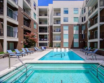 Luxury Apt 6th floor - King Bed Gym Prkg Pool NEW - Salt Lake City