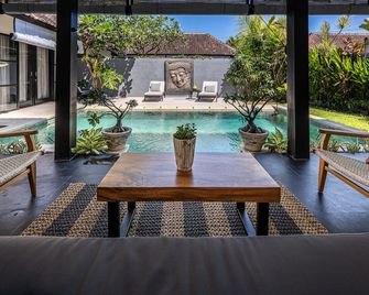 Jagaditha Villas - Denpasar - Piscina