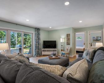 Sunset Beach on Round - Brainerd - Living room