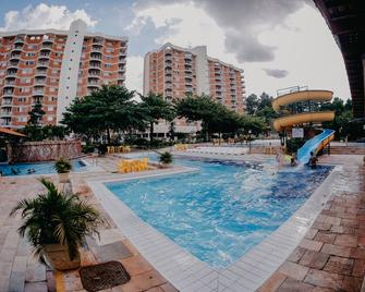 Império Romano Thermas Hotel Com Roupa De Cama --Destinos Combinados Turismo - Caldas Novas
