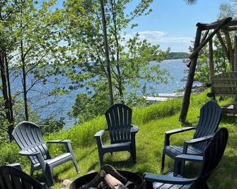 Crosslake Chain/Charming Family Cabin! NEW August long weekend dates NOW open! - Pine River - Patio