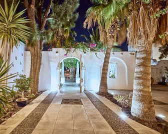 Meltemi Village Hotel - Perissa - Buiten zicht