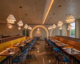 Palm Springs Resort - Nashik - Restaurante