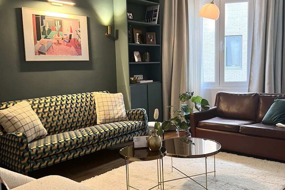 3 Min Walk-Meir Cozy 3-4br House - انتورب - غرفة معيشة