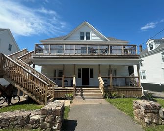6 Charming Private 1-Bedroom Apartment in the Heart of Wolfville - Wolfville - Building