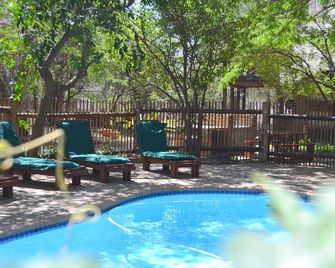 Phumula Kruger Lodge And Safaris - Marloth Park - Piscina