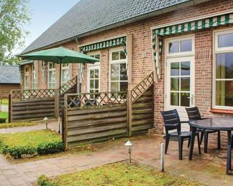Quietly situated in the cultural landscape of Brabant is this vacation home. - De Moer - Patio