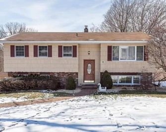 Amazing Home Near West Point, Shopping, Skiing and Legoland - Monroe - Edificio