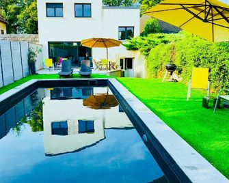 Villa D'ay-Champagne - Épernay - Piscine