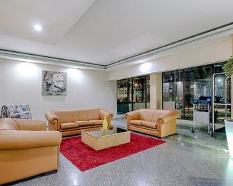 Hotel Golden Park Curitiba By Nacional Inn - Curitiba - Lobby