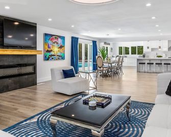 Perrys Paradise by Acme House Company - Palm Springs - Living room