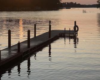 Private waterfront lake home, Fox Tail Bay, Silver Lake, Wautoma, WI - Wautoma - Vista del exterior
