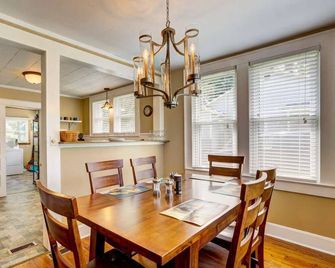Stone Cottage Near The Downtown Square Of Fayetteville Tn - Fayetteville - Comedor