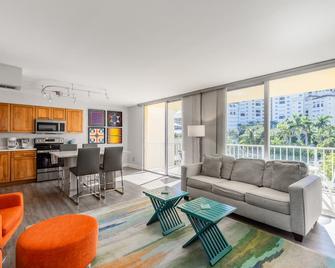 Modern JW Marriot Alternative Condo - Beach Access with Gulf Sunsets - Marco Island - Sala de estar