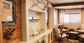 The Evergreen - West Yellowstone - Front desk