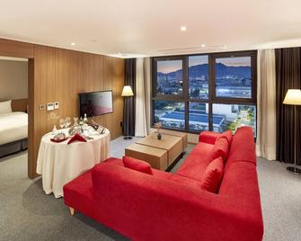Ramada by Wyndham Gumi - Gumi - Living room