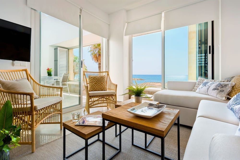 Beautiful 2 Bd House With Terrace & Views to the Beach Pedregalejo - מלאגה - סלון