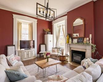 Farm house at Amish country - Gap - Living room