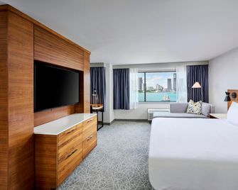 DoubleTree by Hilton Windsor Hotel & Suites - Windsor - Bedroom