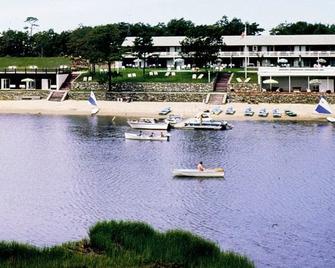 Green Harbor Waterfront Lodging - Falmouth