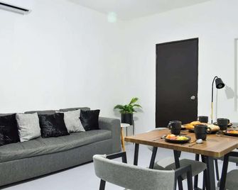 Ramon Corral 504-B, Col. Hidalgo - Monterrey - Living room