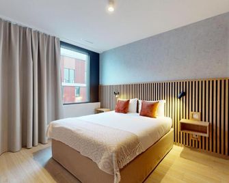 Nonanteneuf Geneve Etang Airport - Geneva - Bedroom