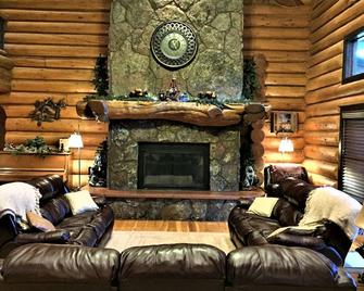 Luxurious Cabin within exclusive Hidden Meadow Ranch - Greer - Sala de estar