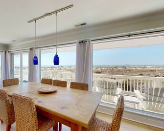 Washashore - South Beach Oceanfront Home w/Views, Wraparound Deck, Tons of Natural Light, BHI Club - Bald Head Island - Dining room