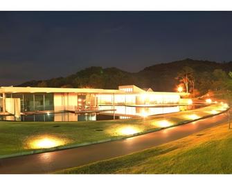 Hotel Lake Villa - Koka - Building